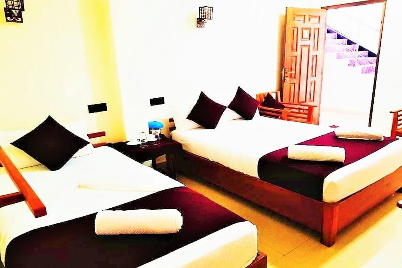 Luxury Everest Hotel Trincomalee Exterior photo